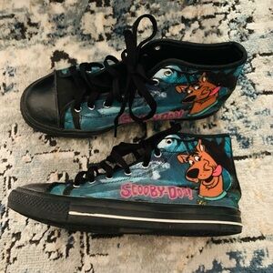 Ladies Scooby-Doo High-Top Sneakers - Black and Blue